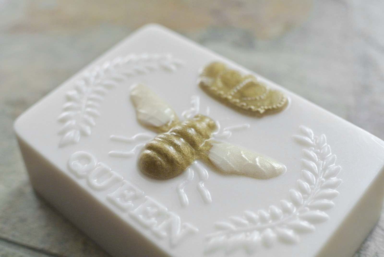 Queen Bee Soap / Honey Bee Soap made with Lavender Honey – Handmade Soap