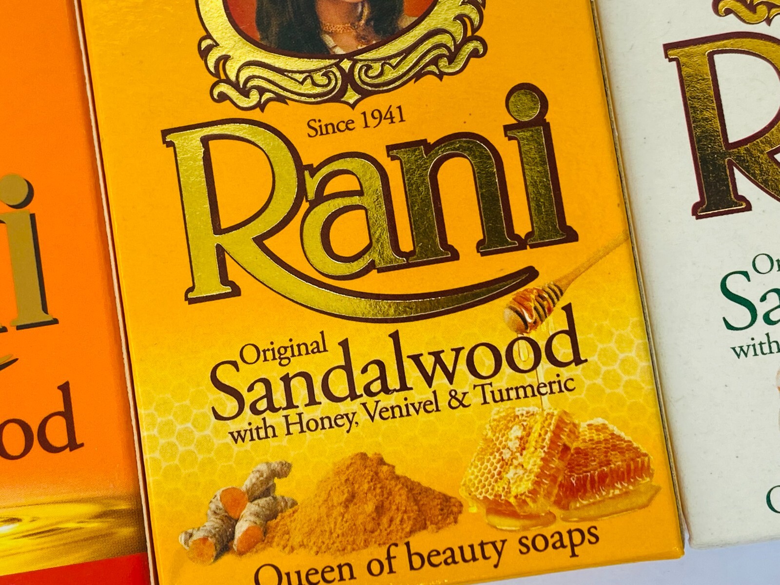 Ceylon Rani Ayurvedic Original Sandalwood With Venivel,Turmeric & Honey Soap 90g