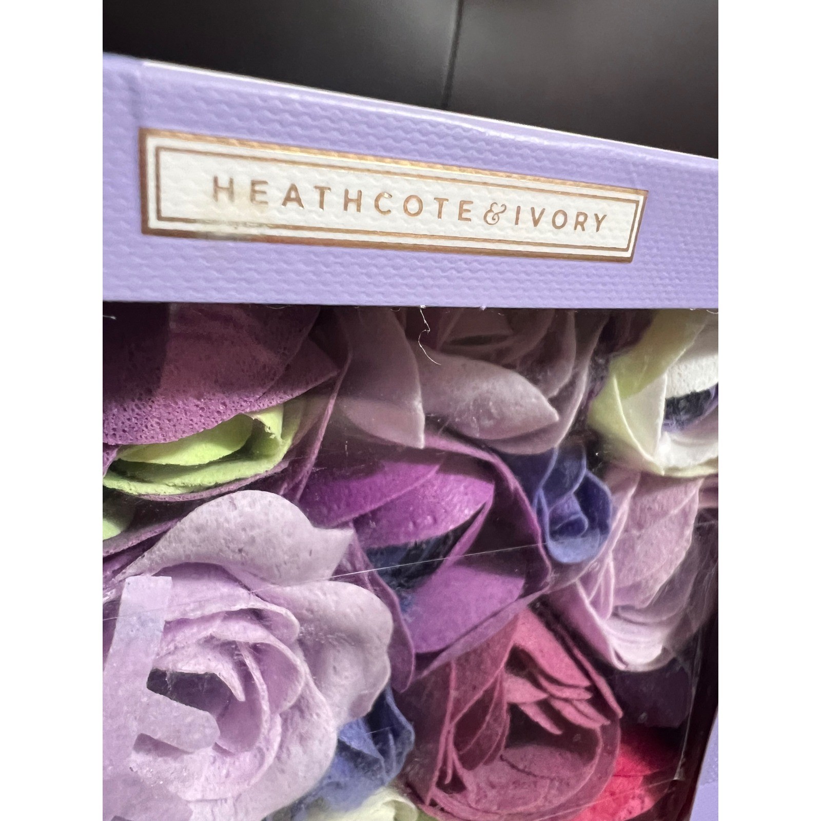 Heathcote & Ivory Lavender Fields Bathing Flowers 85g Soap Petals Gift Box