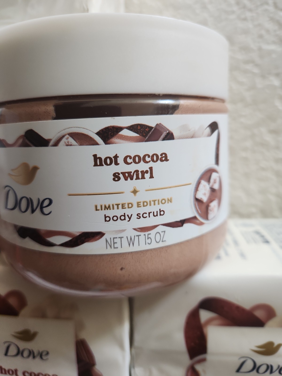 18 pack Dove Hot Cocoa Swirl Limited Edition 16 Bar Soaps & 2 Body Scrubs. New