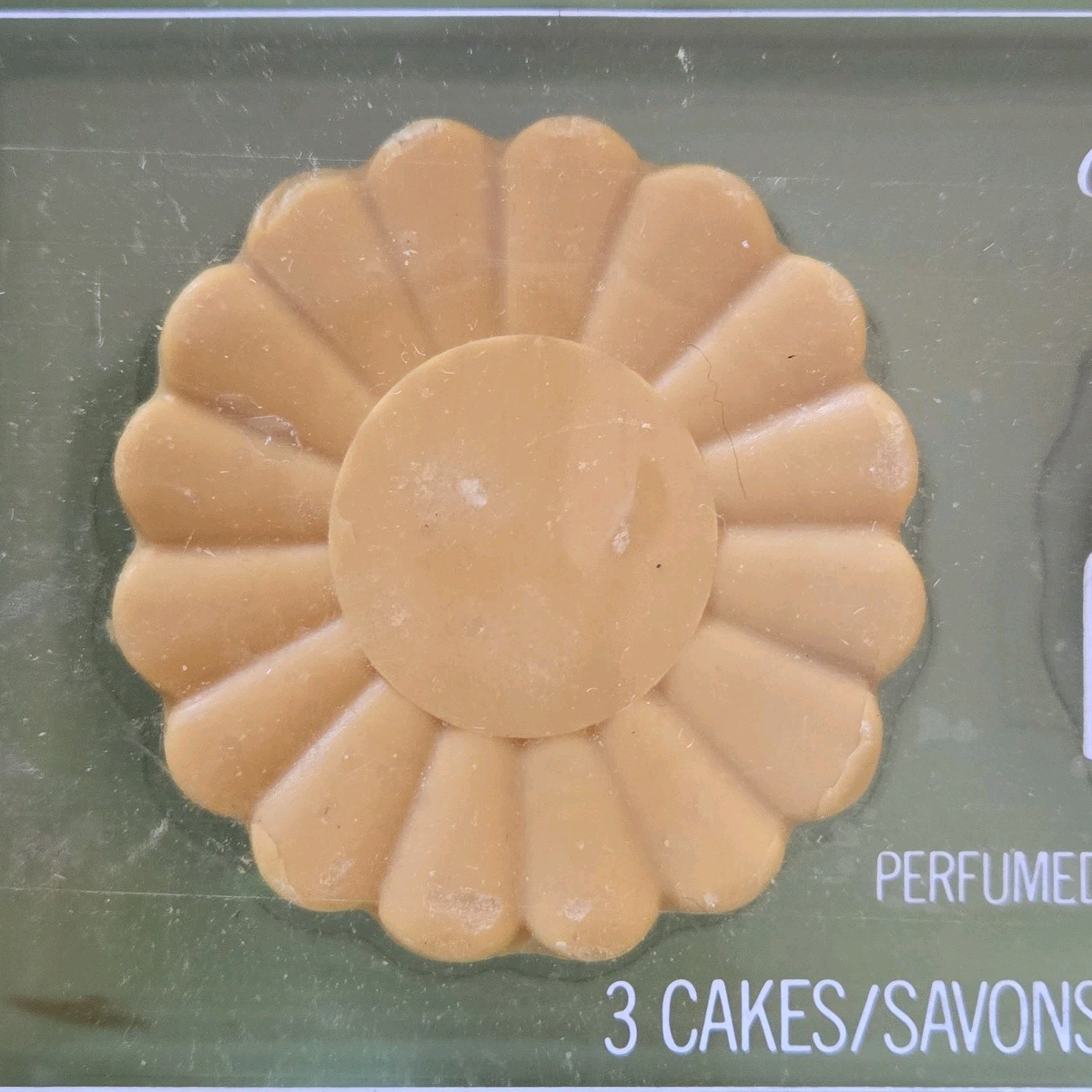 Vintage Delegar Perfumed Guest Soaps Island Blossoms Flower Shape Daisy