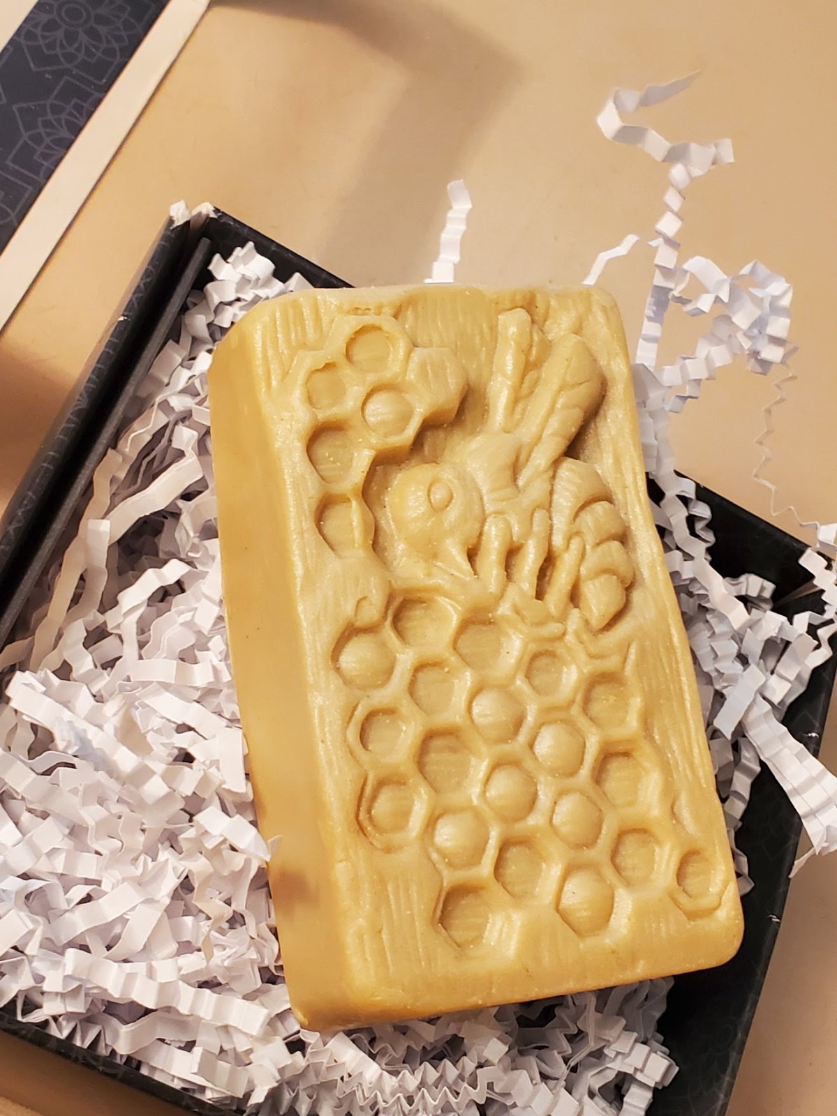 SOAP LOT OF 2. HIPPY SISTER “Worker Bee” Honey, HEDGE & VINE “La Lavande” Ginger
