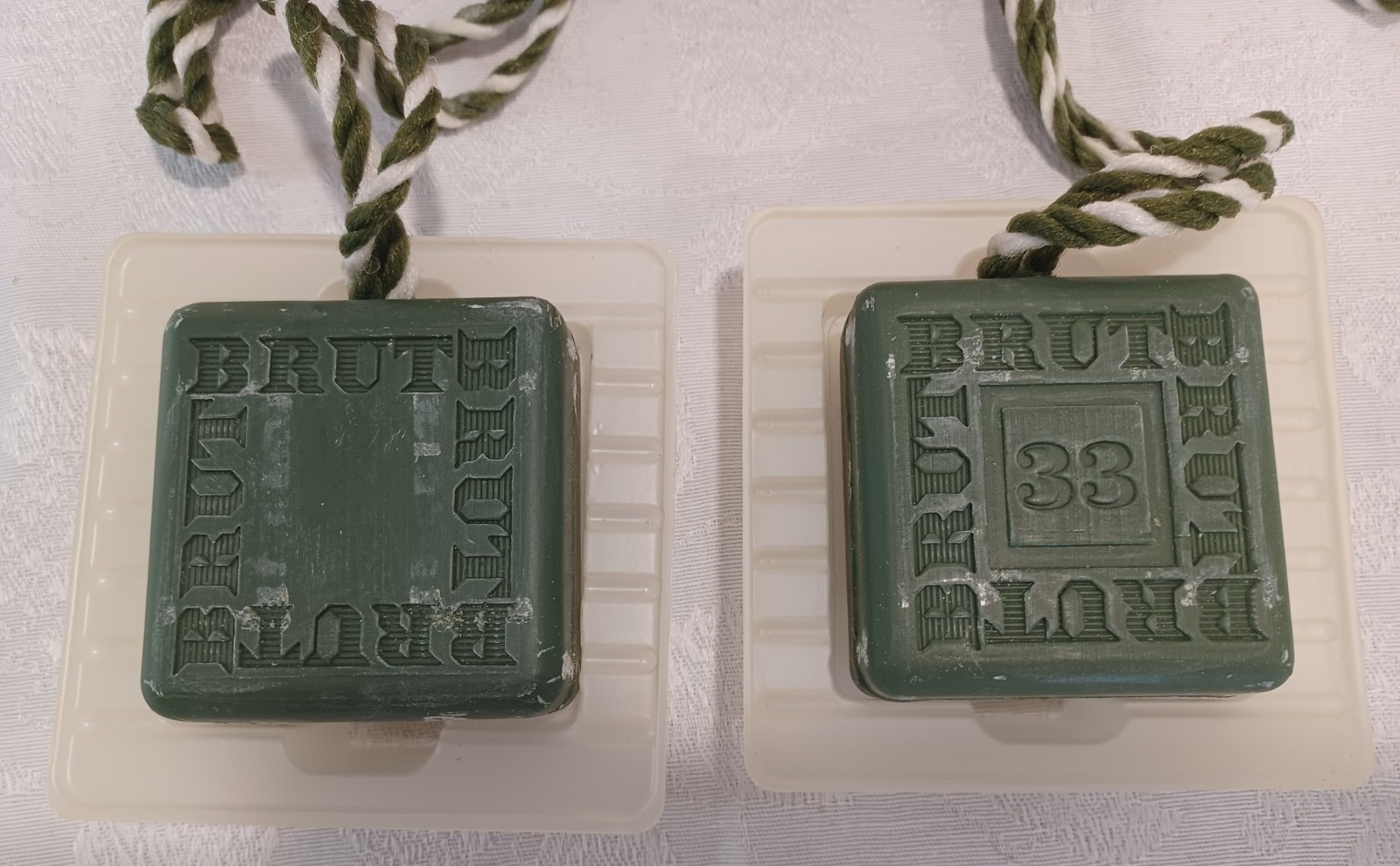 FABERGE BRUT & BRUT 33 SOAP-ON-A-ROPE 2 – 5 OZ. BARS NIB