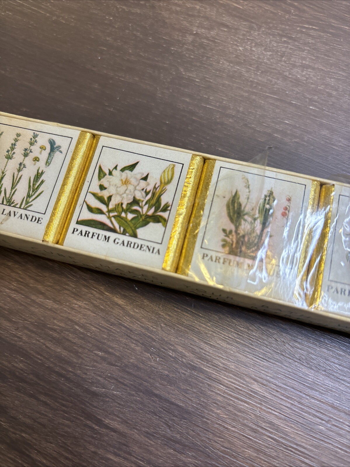 The Fragrance of an English Country Garden Assorted Soap Set of 6 (9 oz total)
