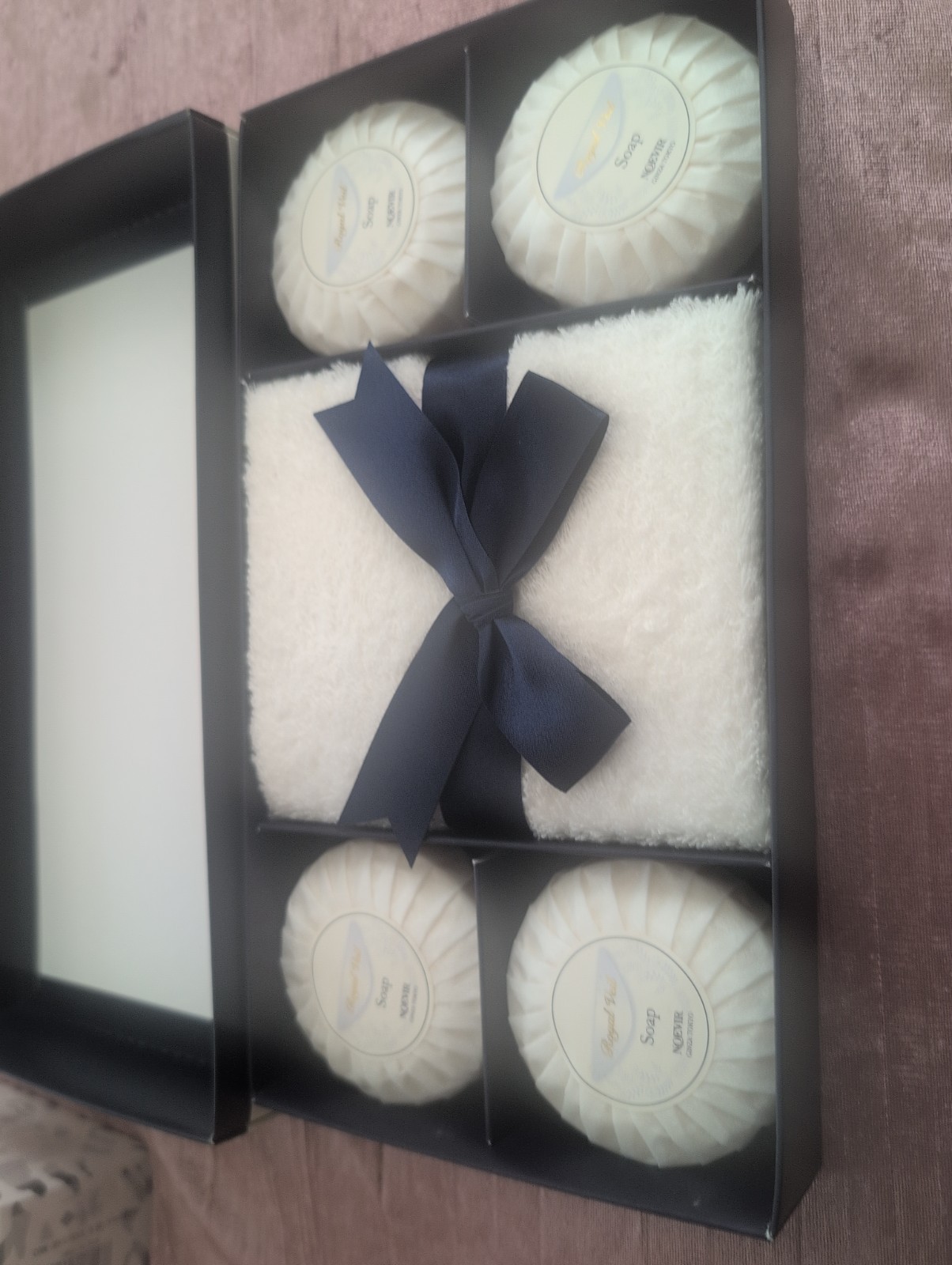 Noevir Royal Veil Soap + Towel Set Four Bar Soaps 2.8 Oz 80 G Each Total 11.2 oz