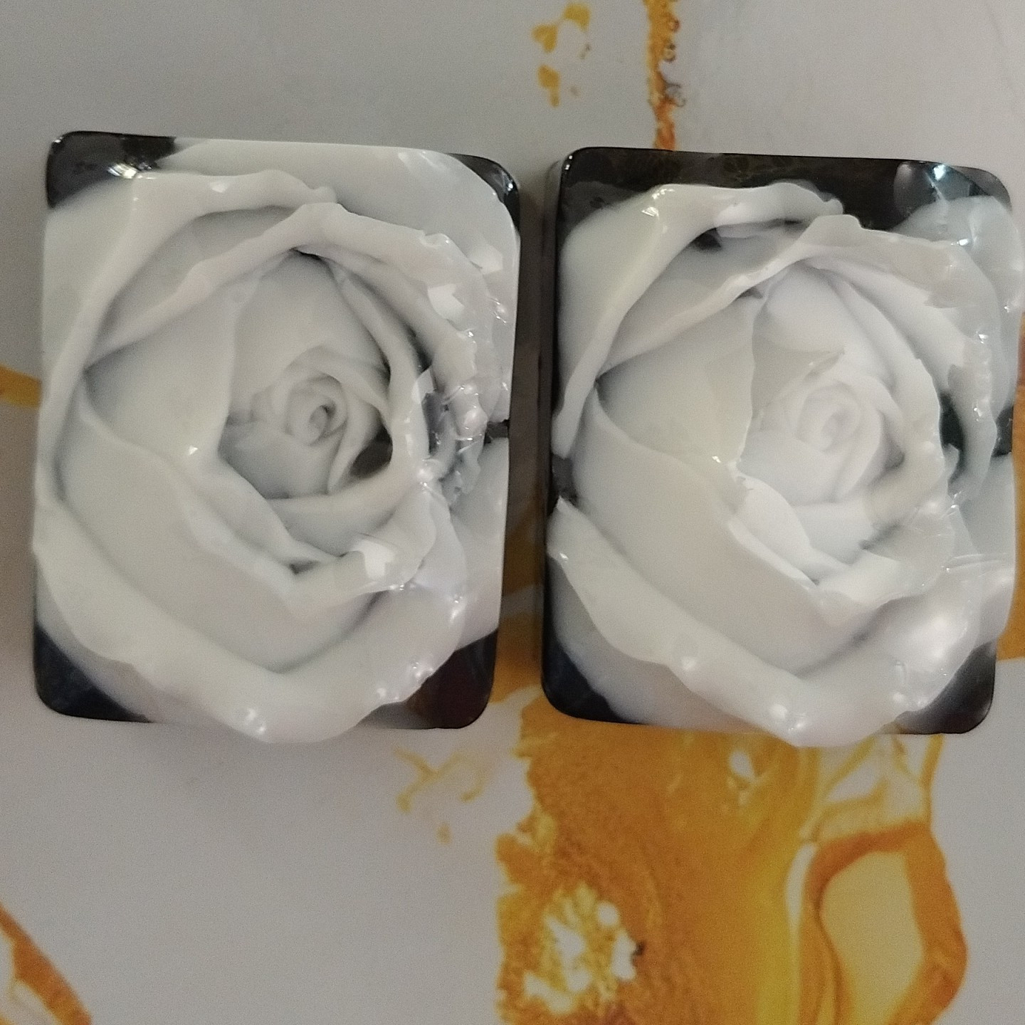 Bichotte Mucil Handmade Charcoal Glycerin Soap Aloe Vitamin E 3.5 oz