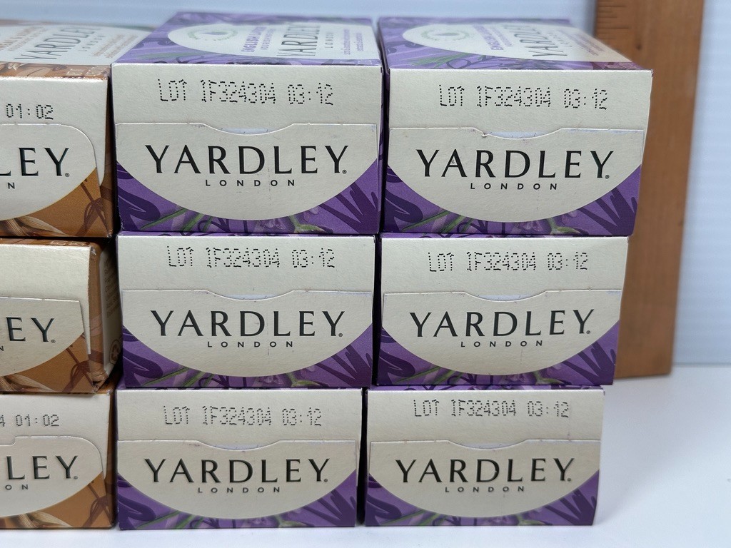 LOT (12) YARDLEY LONDON 6 OATMEAL & ALMOND 6 ENGLISH LAVENDER BATH BAR SOAP 4 OZ