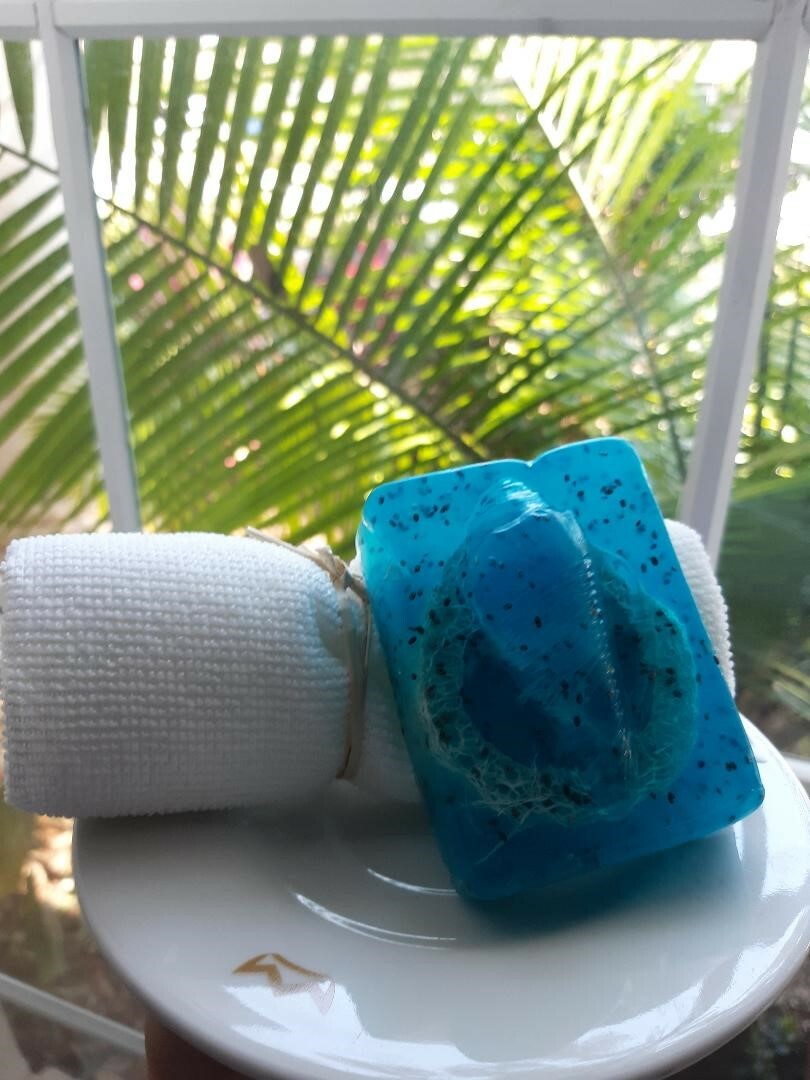 Chia Organic soap to restore the skin’s moisture barrier.