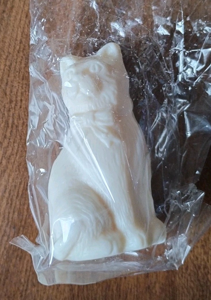 Pretty Kitty Luxurious Sculpted Soap NIB 😻