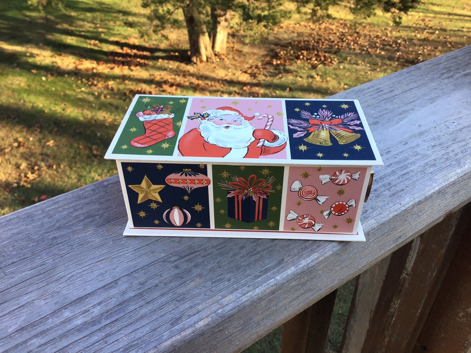 Punch Studio 4 oz Apple Cinnamon Bar Soap in Music Box Classic Gift – Christmas