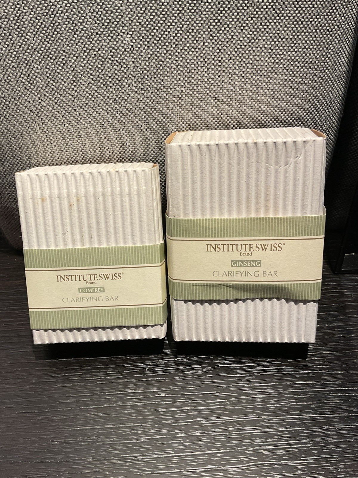 INSTITUTE SWISS Soap 1 Ginseng Clarifying Bar + 1 Comfrey Clarifying Bar New