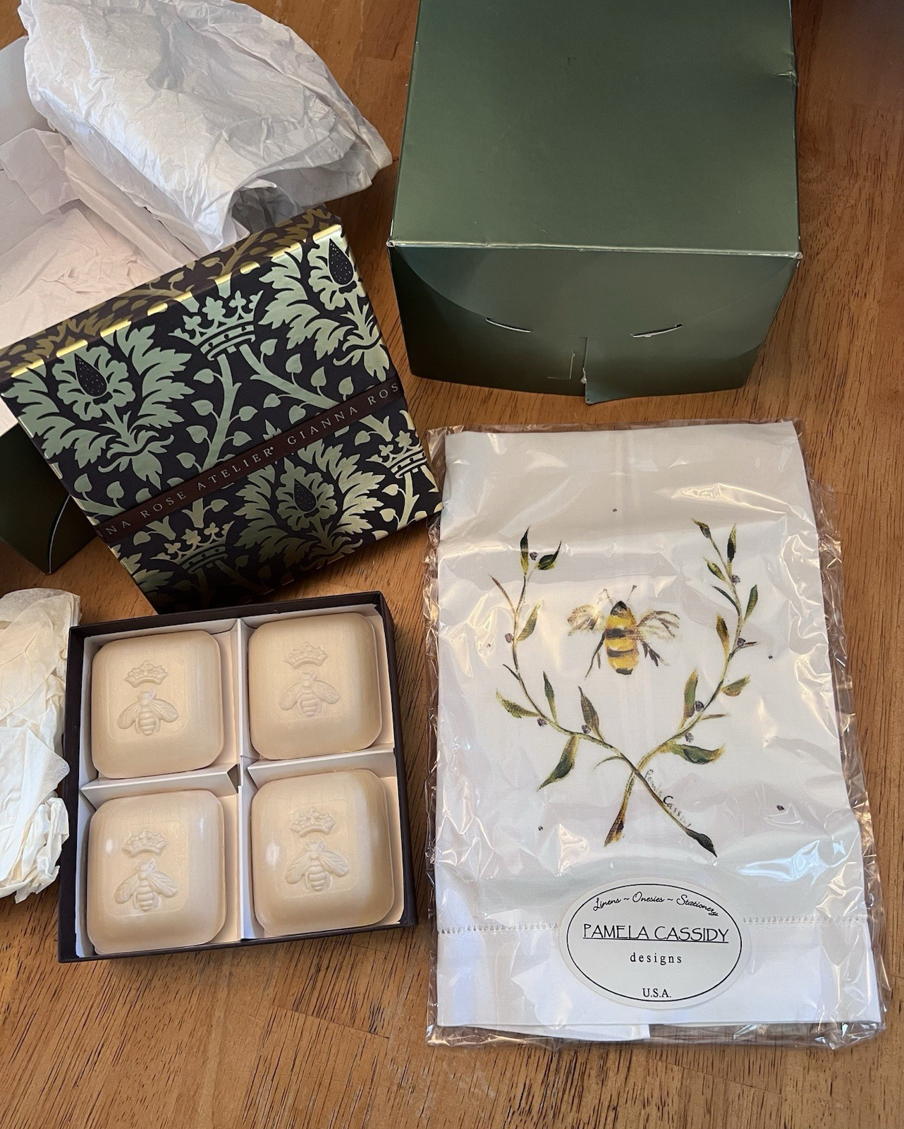 GIANNA ROSE ATELIER R0YAL JELLY FRENCH MILLED SOAP BEES AND BEE HAND TOWEL