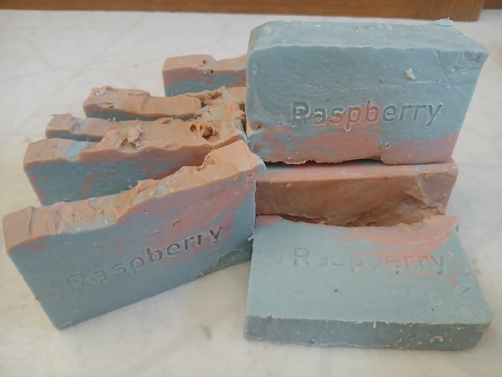 RASPBERRY GOAT MILK SOAP HAPPY GOAT CREAMERY FREE SHIPPING BASIC BAR DIRECT
