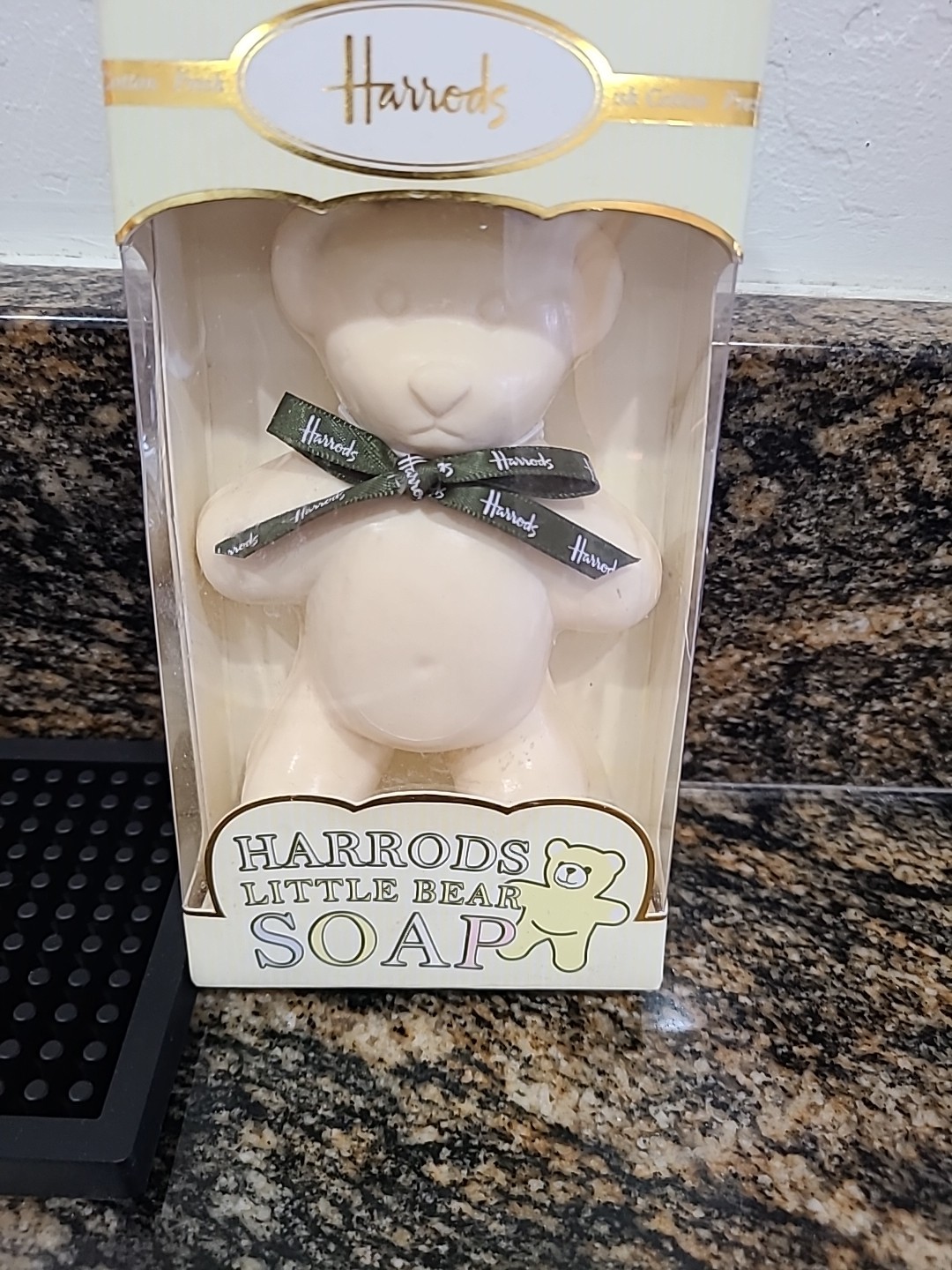 Harrods Fine Soaps Luxury Honey BEAR Soap 4.2 oz Triple Milled Fresh Cotton