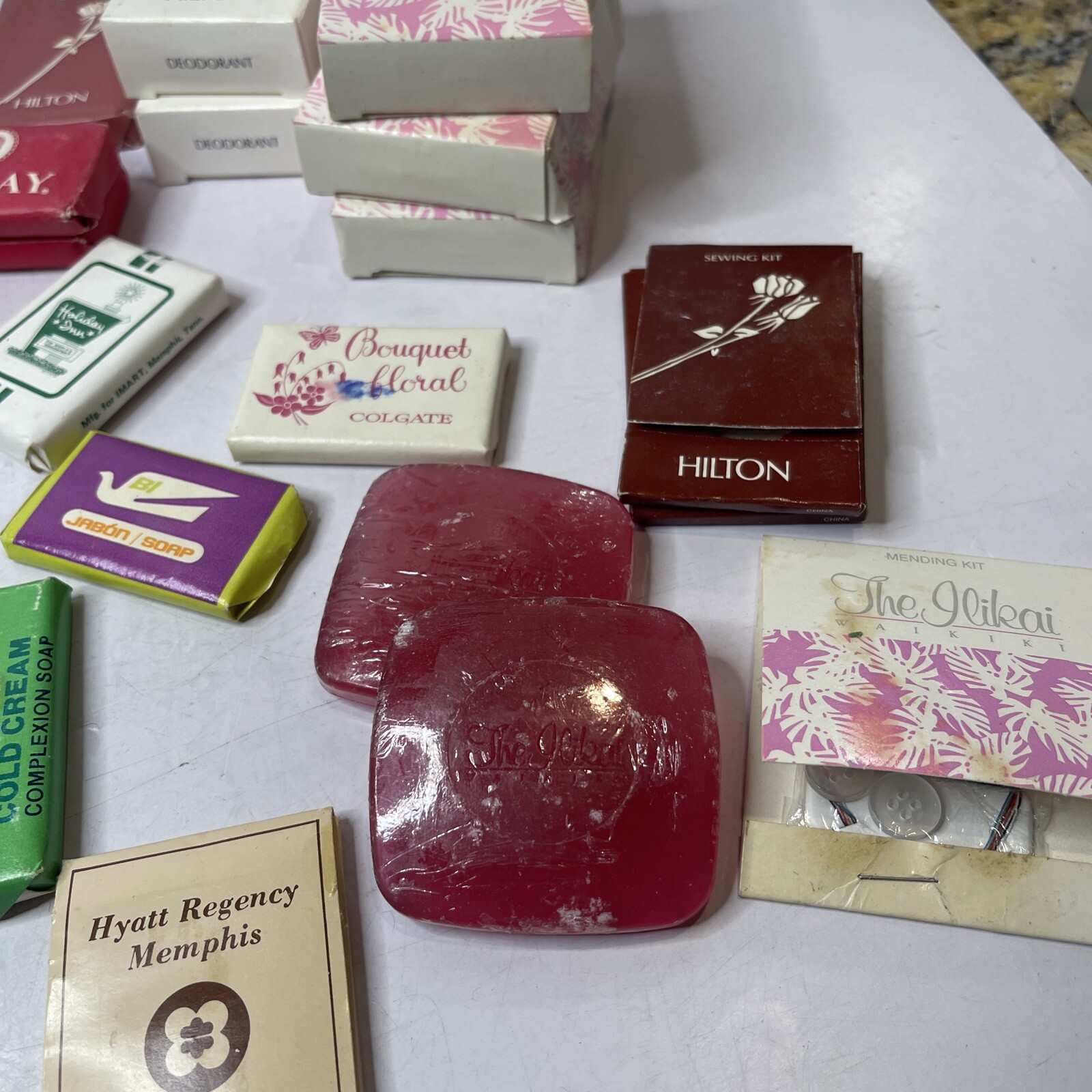 Lot of 28 Miscellaneous HOTEL SOAP BARS Travel Various Types – Brands – + Extras