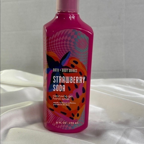 Bath & Body Works Strawberry Soda Hand Soap – Vibrant Pink