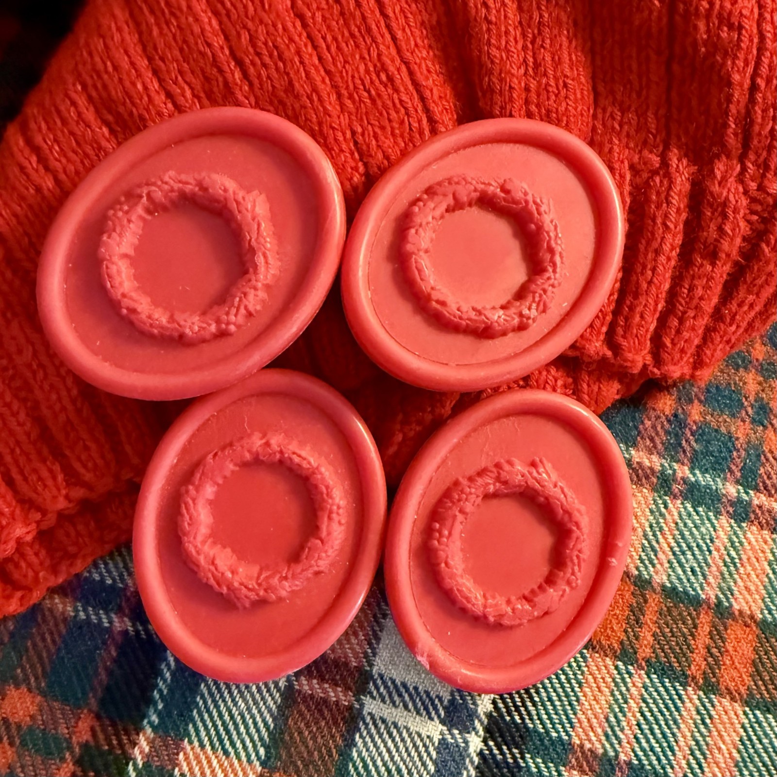 Bath Bar Soap Decorative Christmas Red 4 Vtg Holiday Scent CST Toiletries Oval