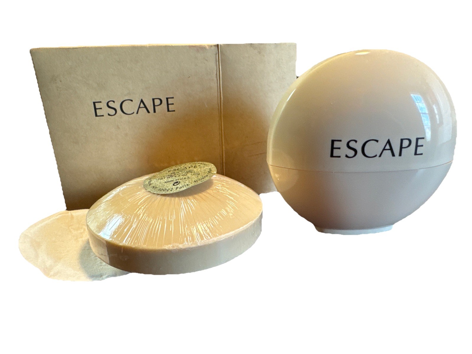 SEALED IN PLASTIC Vintage CALVIN KLEIN Escape Bath Soap Travel Case 4.5 Oz 100 G