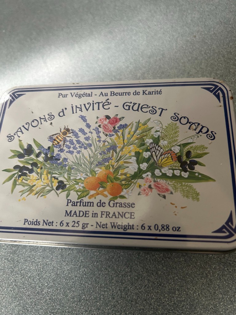 NEW LE BLANC “SAVONS D’INVITE” GUEST SOAP SET DECORATIVE METAL TIN 150 g FRANCE