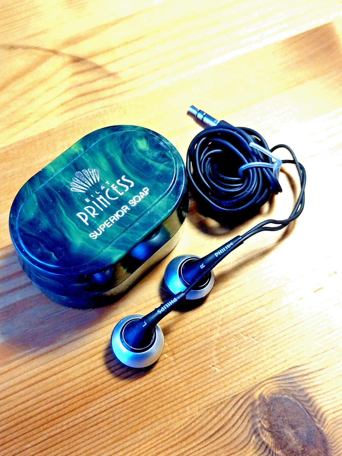 ✨🎧 vintage EARBUD HEADPHONES SOAP TRAVEL CASE Israel EILAT 🏨🧼 HOTEL SOAP ysl
