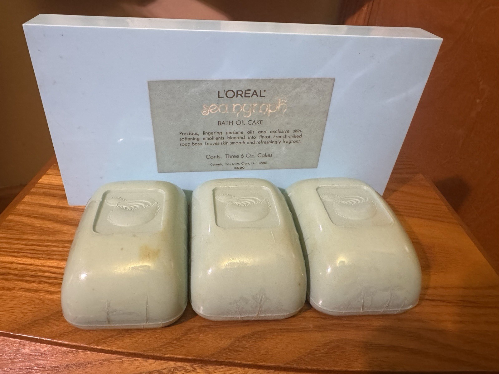 Vintage 70s L’Oreal Sea Nymph Bar Soap 3 Pack In Blue Plastic Gift Box