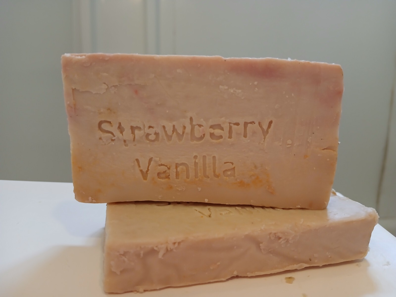 STRAWBERRY VANILLA GOAT MILK SOAP HAPPY GOAT CREAMERY FREE SHIPPING SMELLY CHEAP