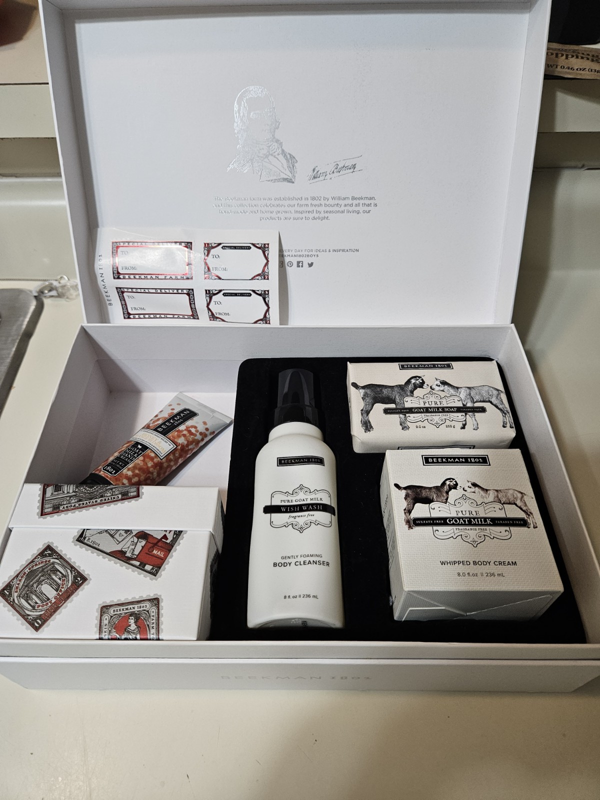 The BEEKMAN 1802 Bounty Box Goat’s Milk 6 Piece Gift Box Set – NEW