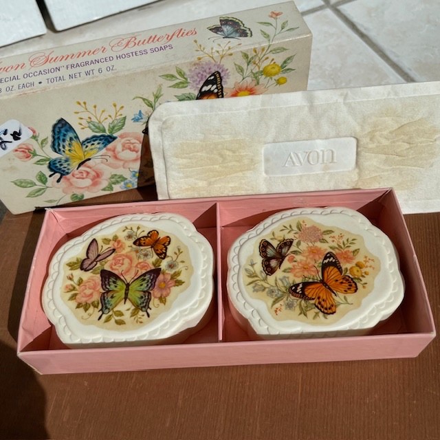 Vintage Set of 2 Avon Summer Butterflies & Blossoms Soaps 3oz each Hostess Box