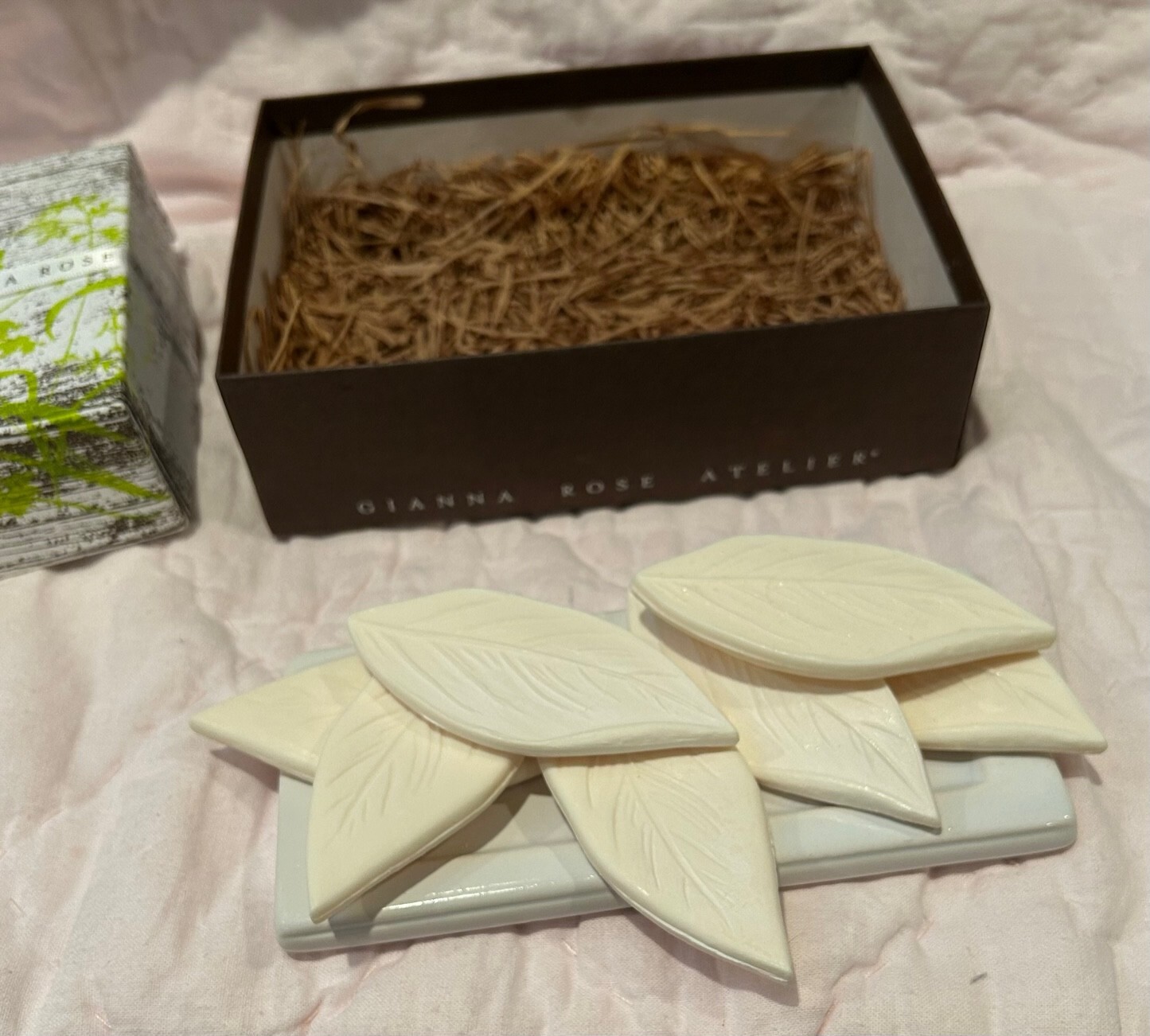 Gianna Rose Atelier (7) Leaf-shaped soaps with porcelain dish – New
