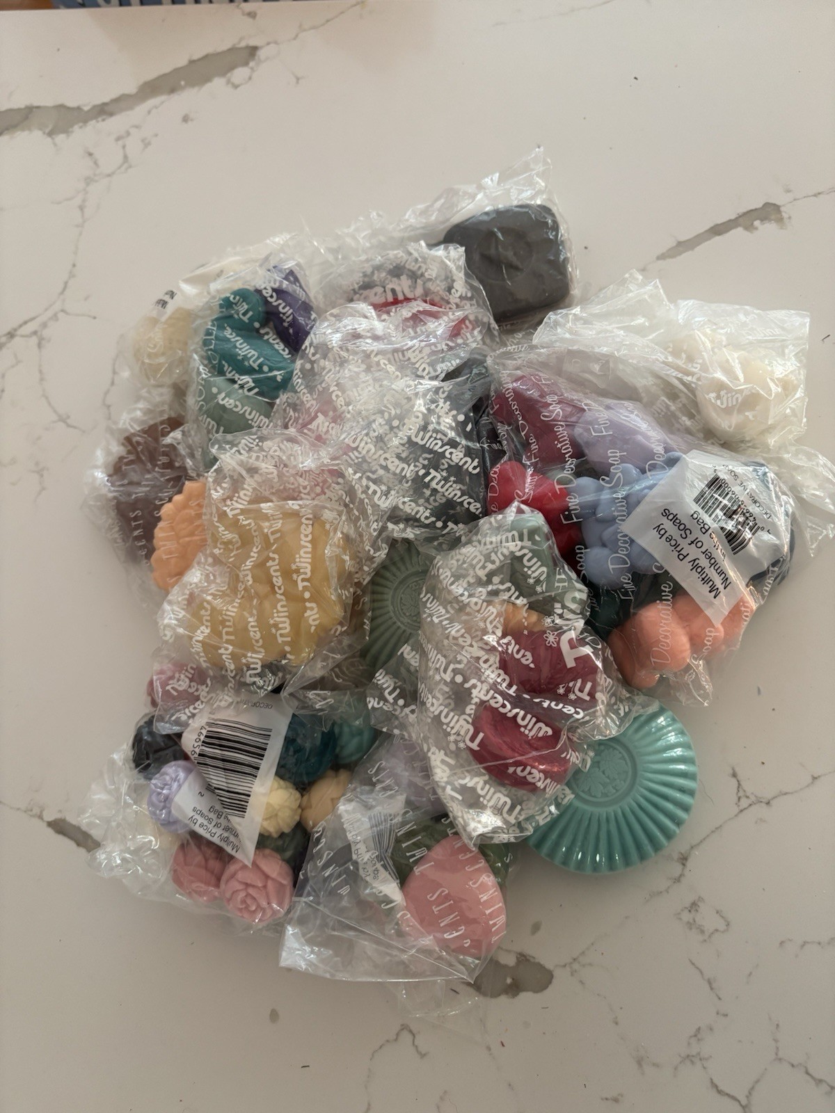 62+ NOVELTY GUEST HAND MULTI-COLOR DECORATIVE SOAPS BEARS FLOWERS SHELLS HEARTS