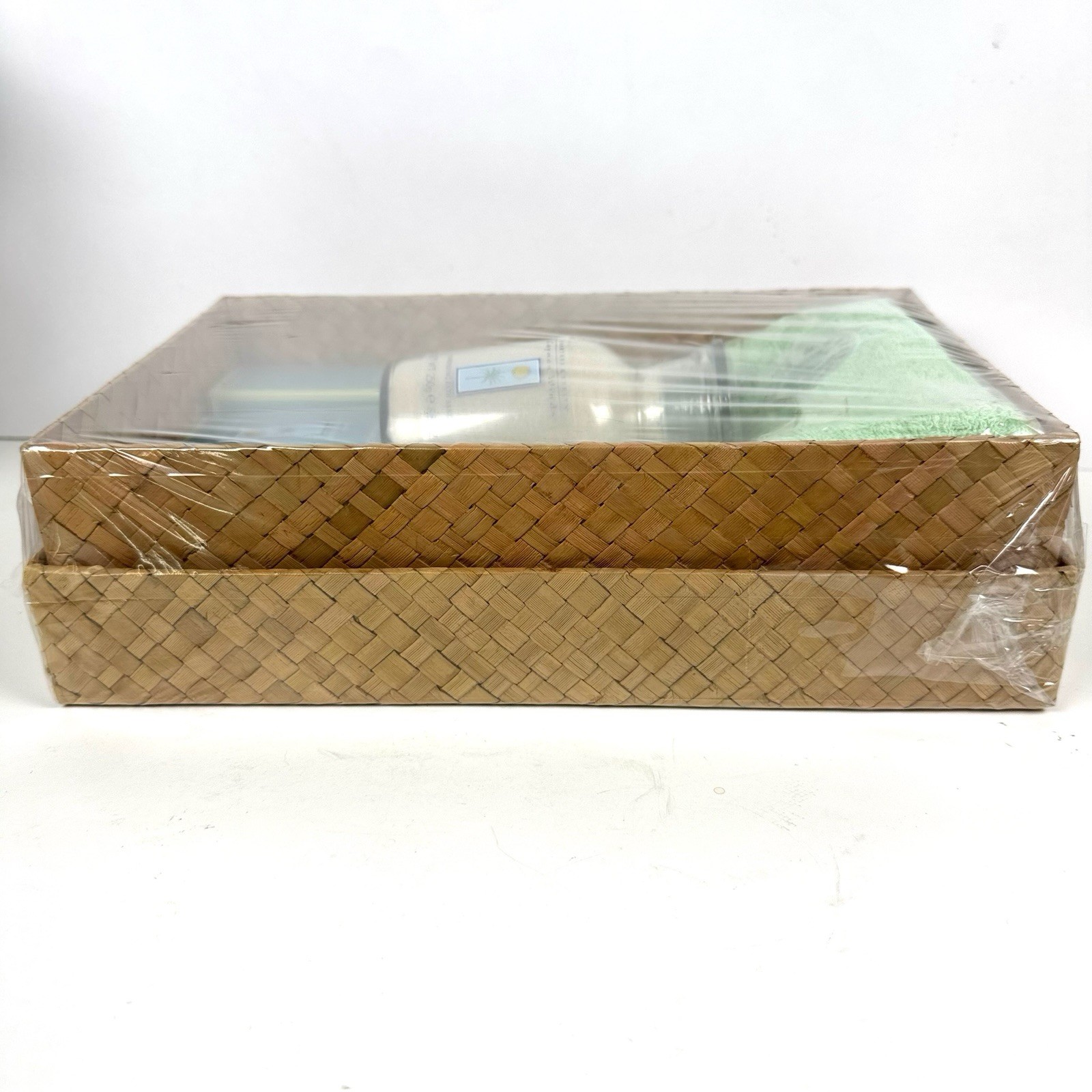 Crabtree & Evelyn Cayman Winds Gift Set Body Toner Soap Bath Sands Towel