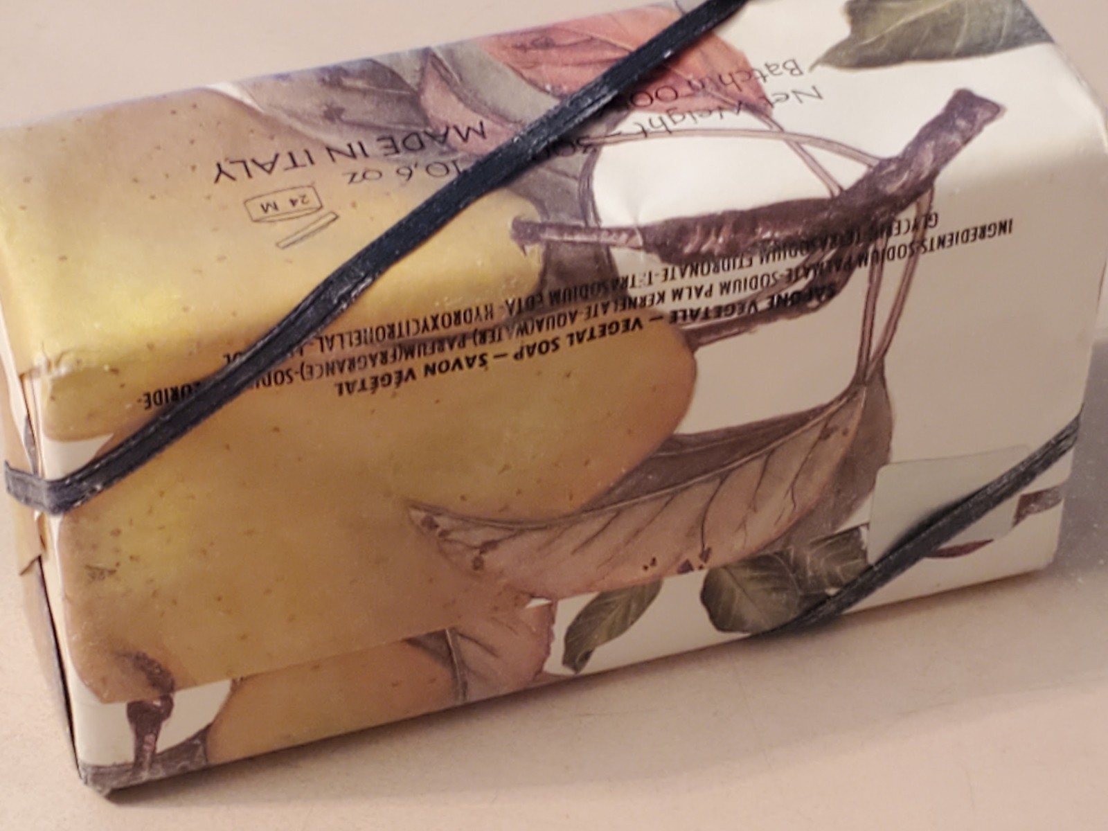 SAPONE VEGETALE Pear Soap. One bar 10.6oz Vegetal Soap handmade in Italy. Deluxe