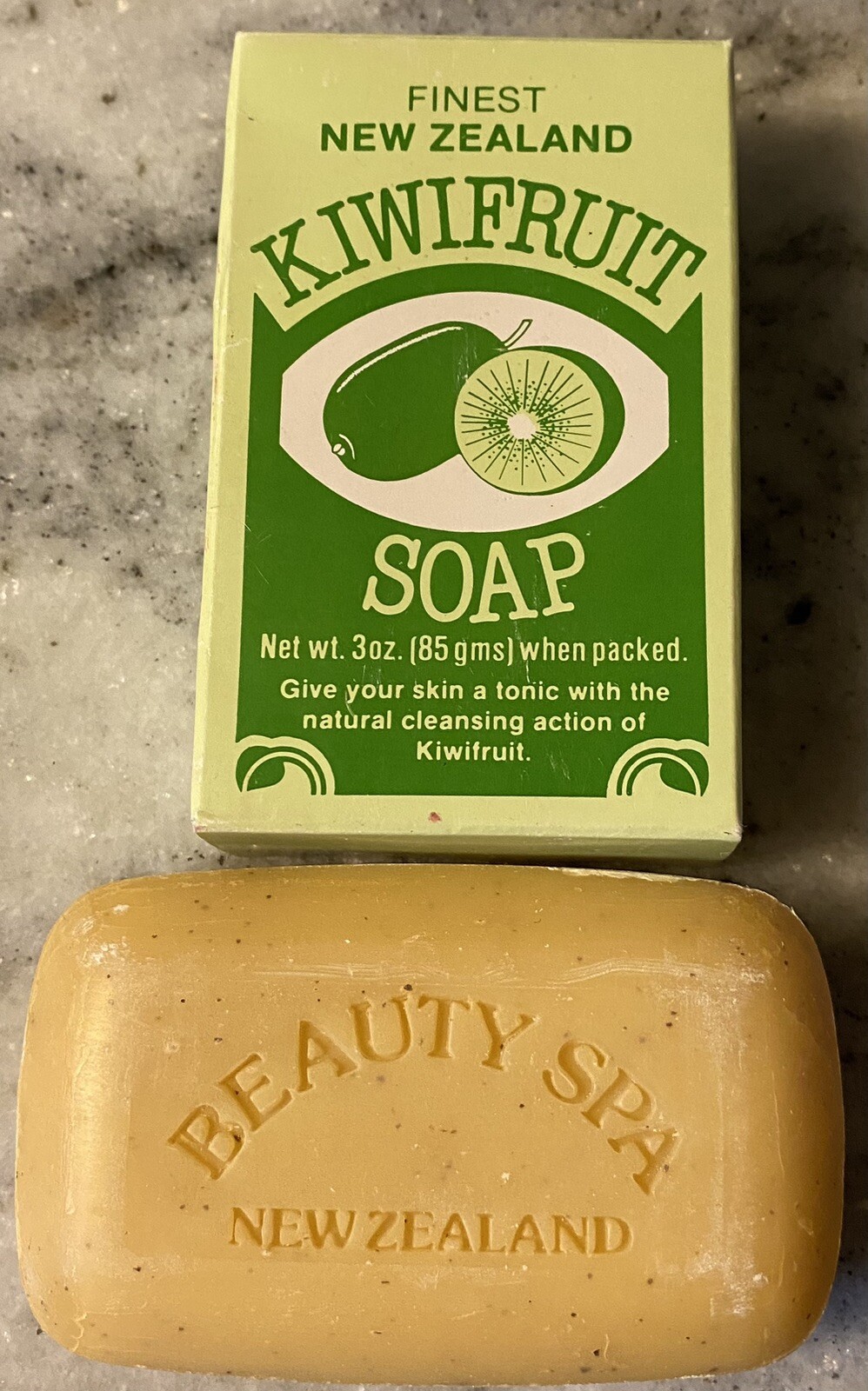 Vintage New Zealand Kiwi Fruit Soap with box 3 Ounce Bar Green