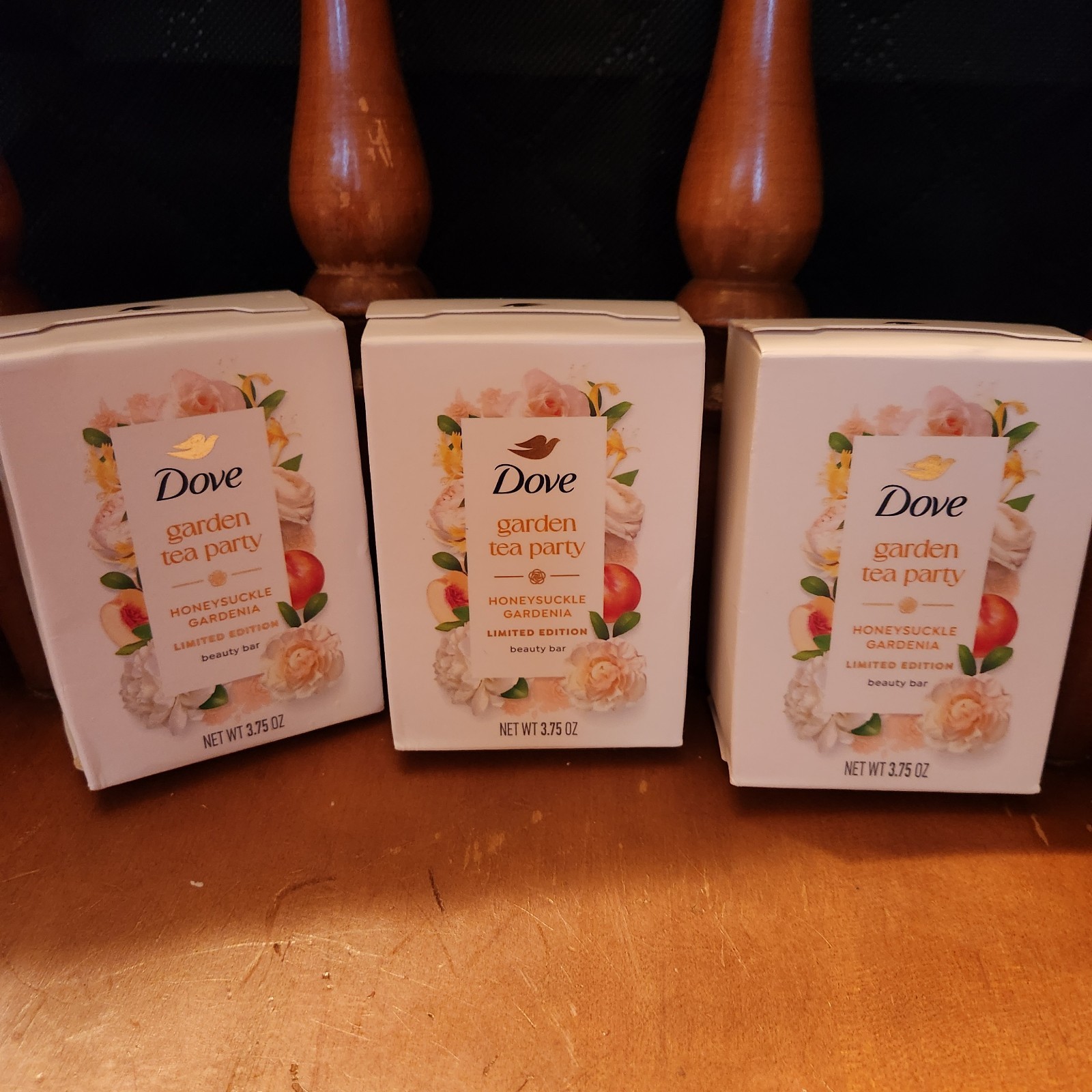 Limited Edition Dove Beauty Bar 3 Honeysuckle/Gardenia And 2 Rose Berry Bouquet
