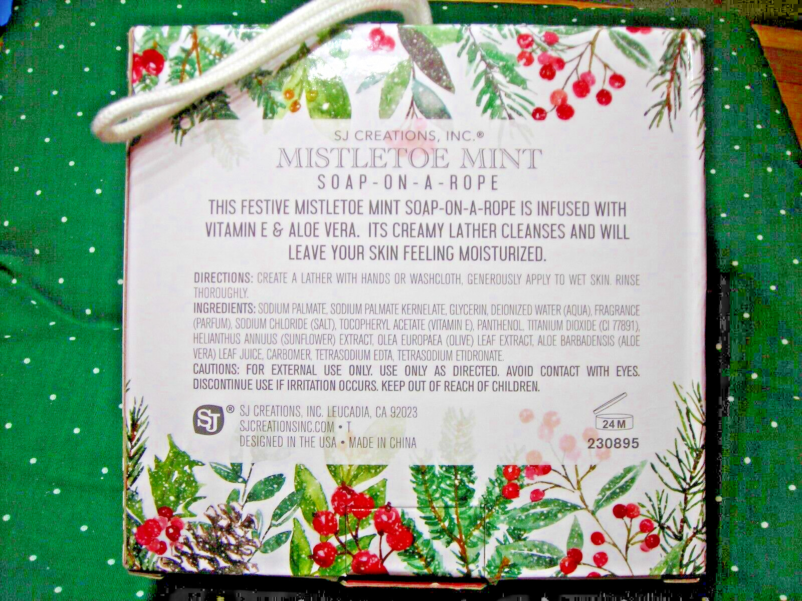Mistletoe Mint Tree Shaped Soap on a Rope – SJ Creations Inc. – 8oz./227g.