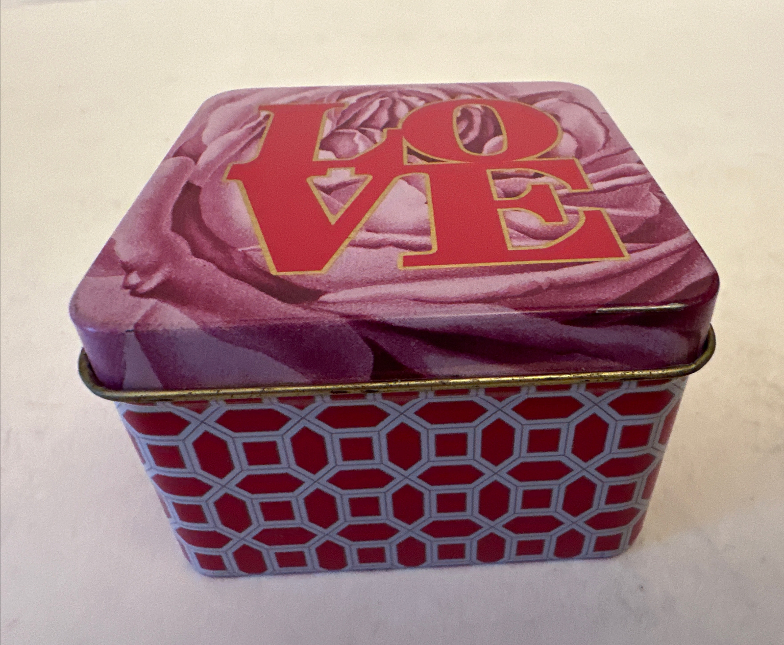 MUSE 5 Oz Wild Lavender Scented Soap Metal Keepsake Tin, Triple Milled~Veg Based