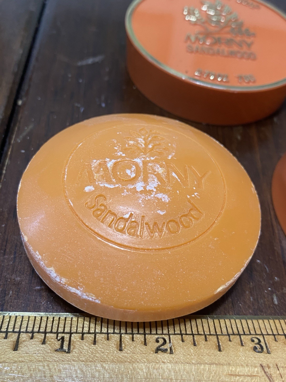 Morny Sandalwood Fine English Soap 2.75 oz(78g) 1 Bar & Plastic Container