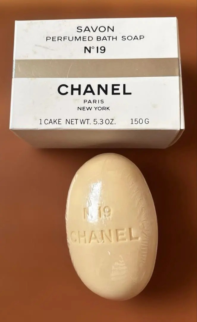 Chanel No.19 Savon Bath Body Soap 150g with Box