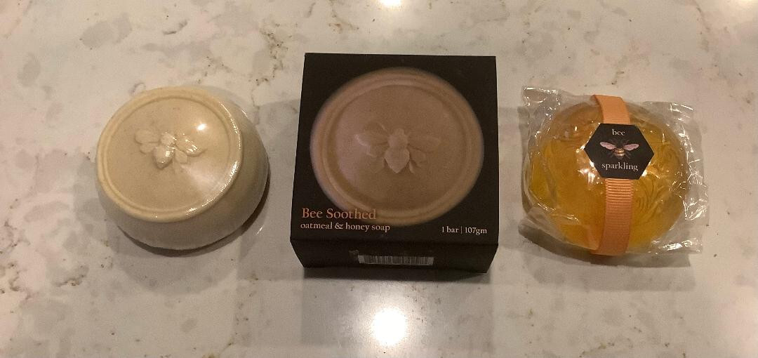 NEW/SEALED 2 BEE SMOOTHED & BEE SPARKLING SOAPS-COCONUT OIL, PALM OIL TRAVEL