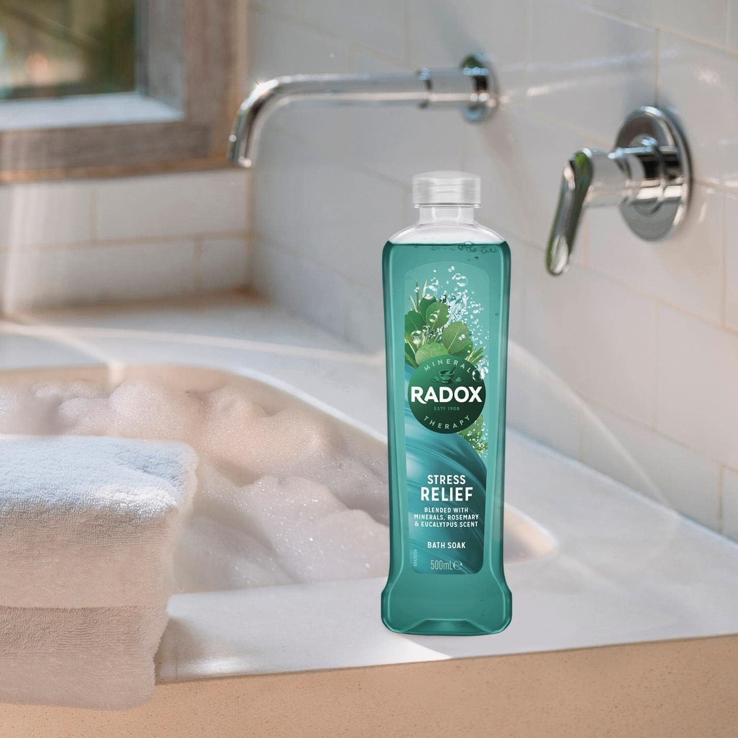 Radox Bath Therapy Stress Relief 500ml – Herbal Scent, Relaxing Soak for Adults