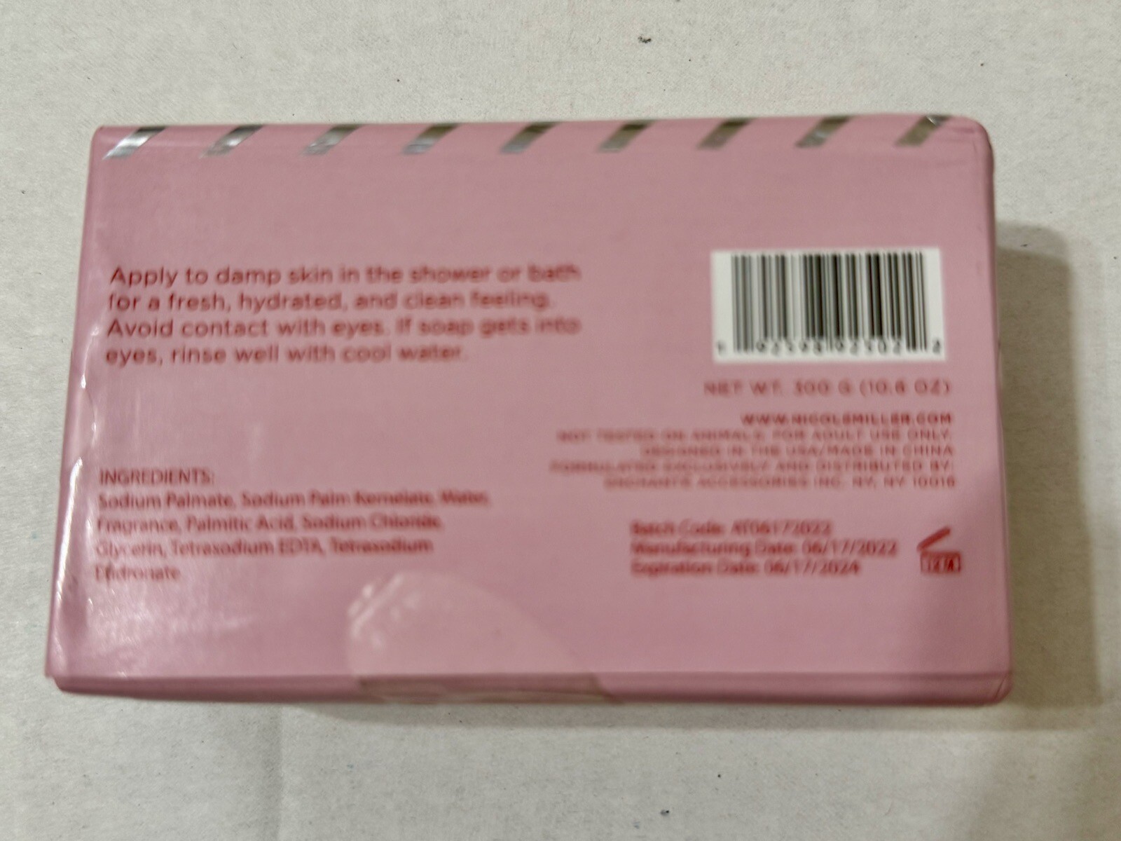 Nicole Miller Soap Bar Peppermint 10.6 Oz LARGE Pink Red Package Candy Cane