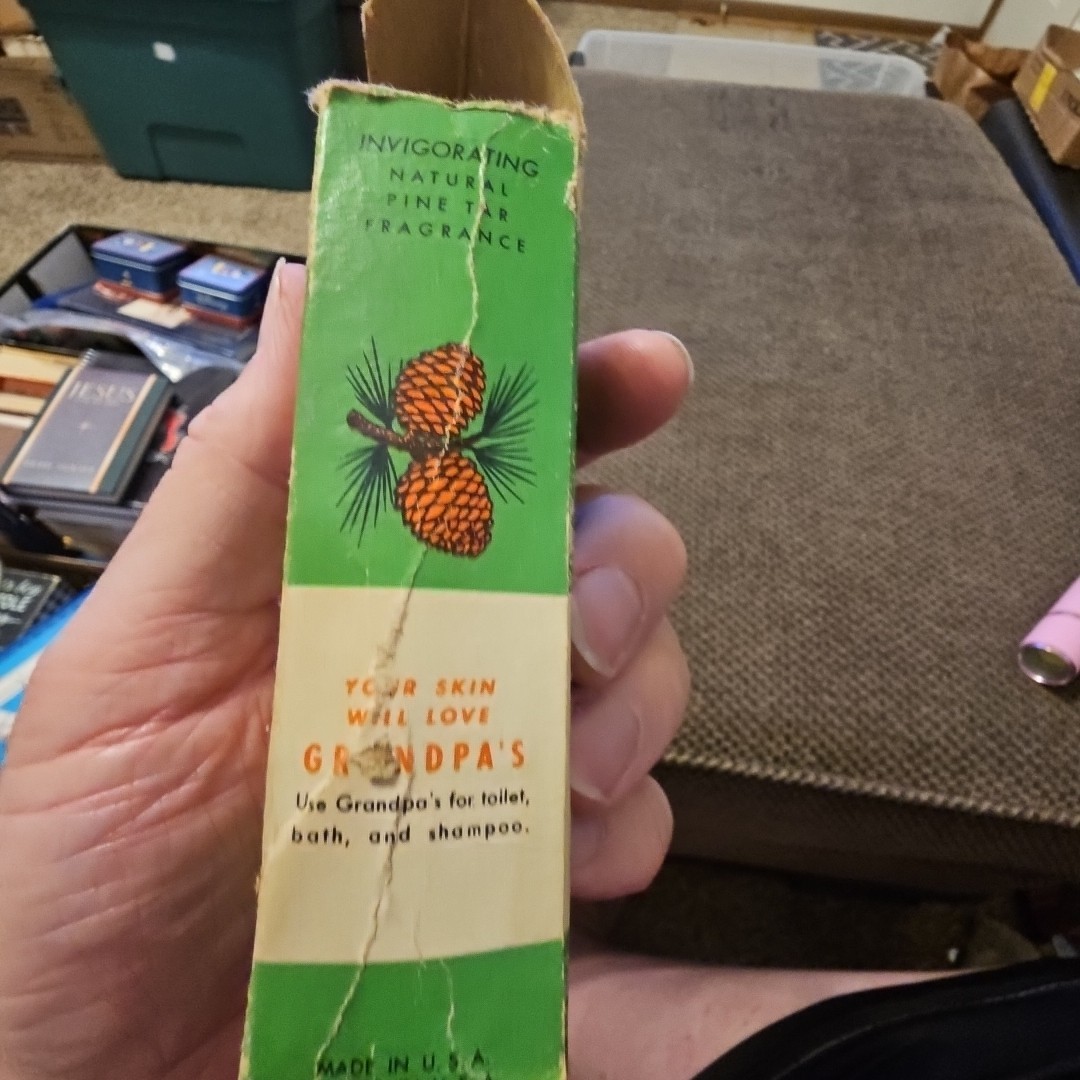 Vintage Grandpa’s Wonder Pine Tar Toilet Soap 4.25 Oz New In Box 1975