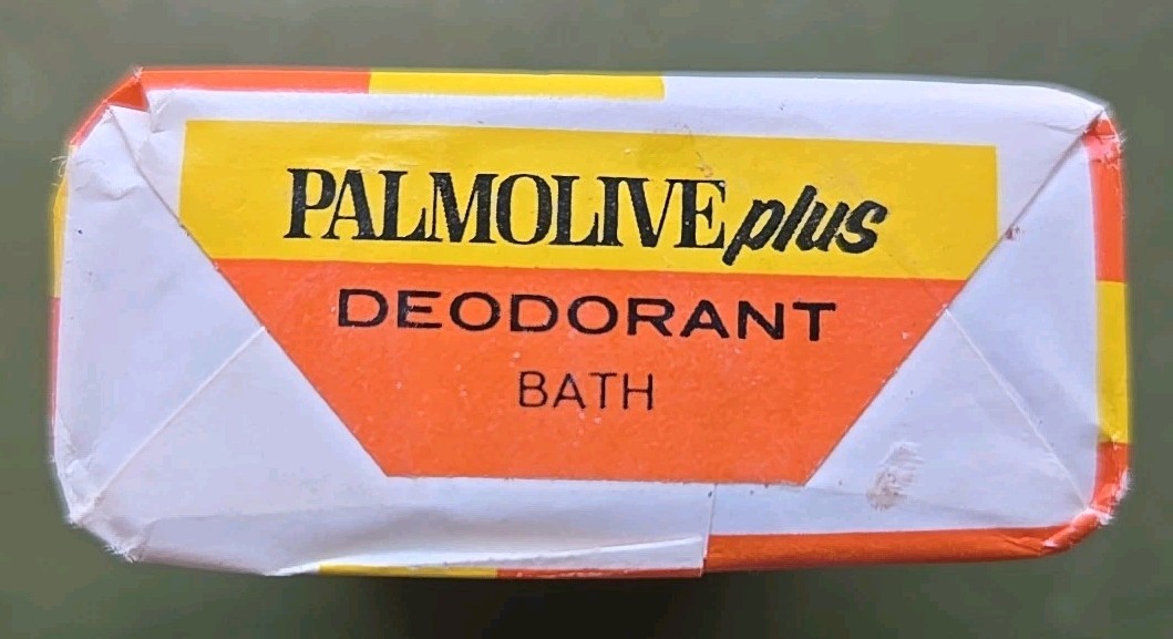 VTG Palmolive Plus Gold Deodorant & Pink Soap 5 Oz Bath Size Lot of 4
