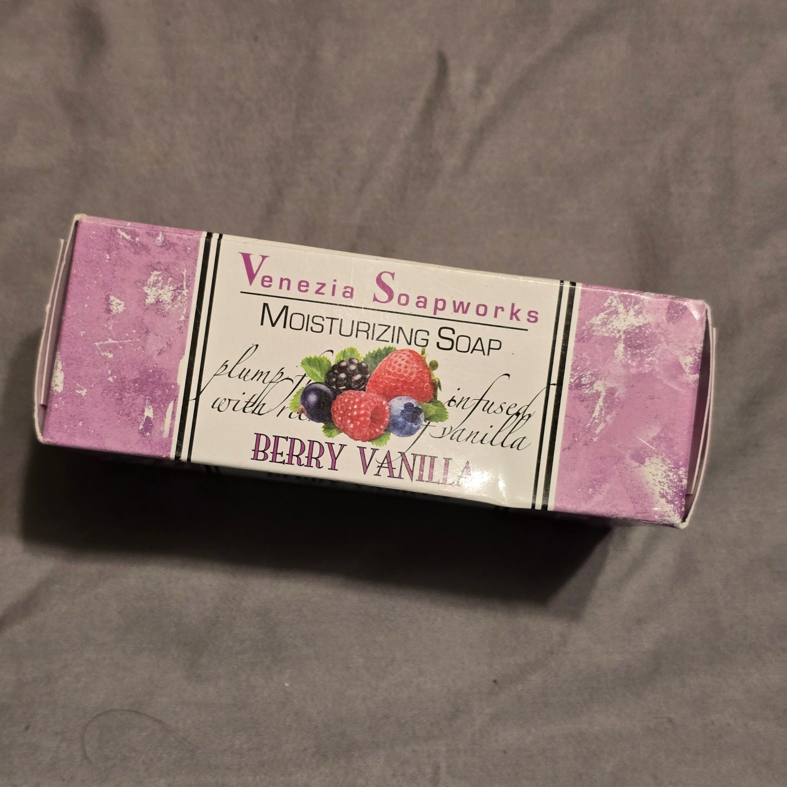 Venezia Soapworks Soap 7oz Berry Vanilla Bar Unisex Purple Fruit Moisturizing