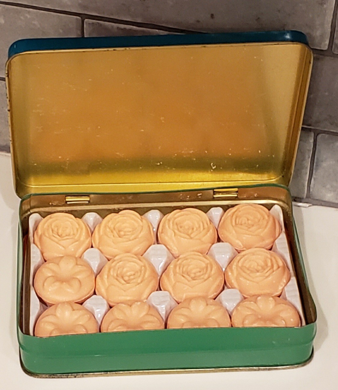 VINTAGE Interpur 12 Pink Rose Guest Soaps in Colorful Tin Box, Made Hong Kong