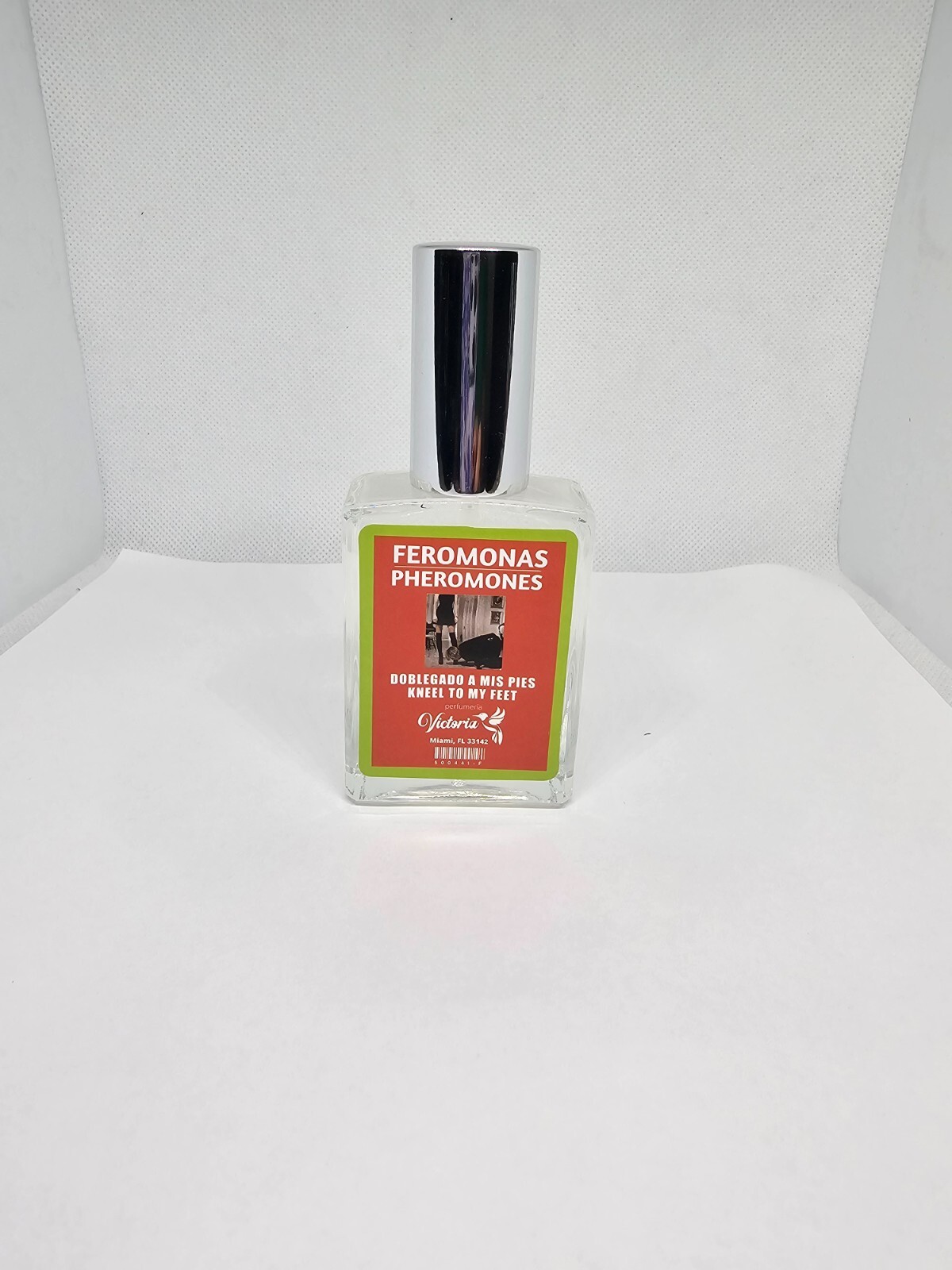 PERFUME DOBLEGADO A MIS PIES CON FEROMONAS / KNEEL TO MY FEET ATRAE DOMINA 1PC