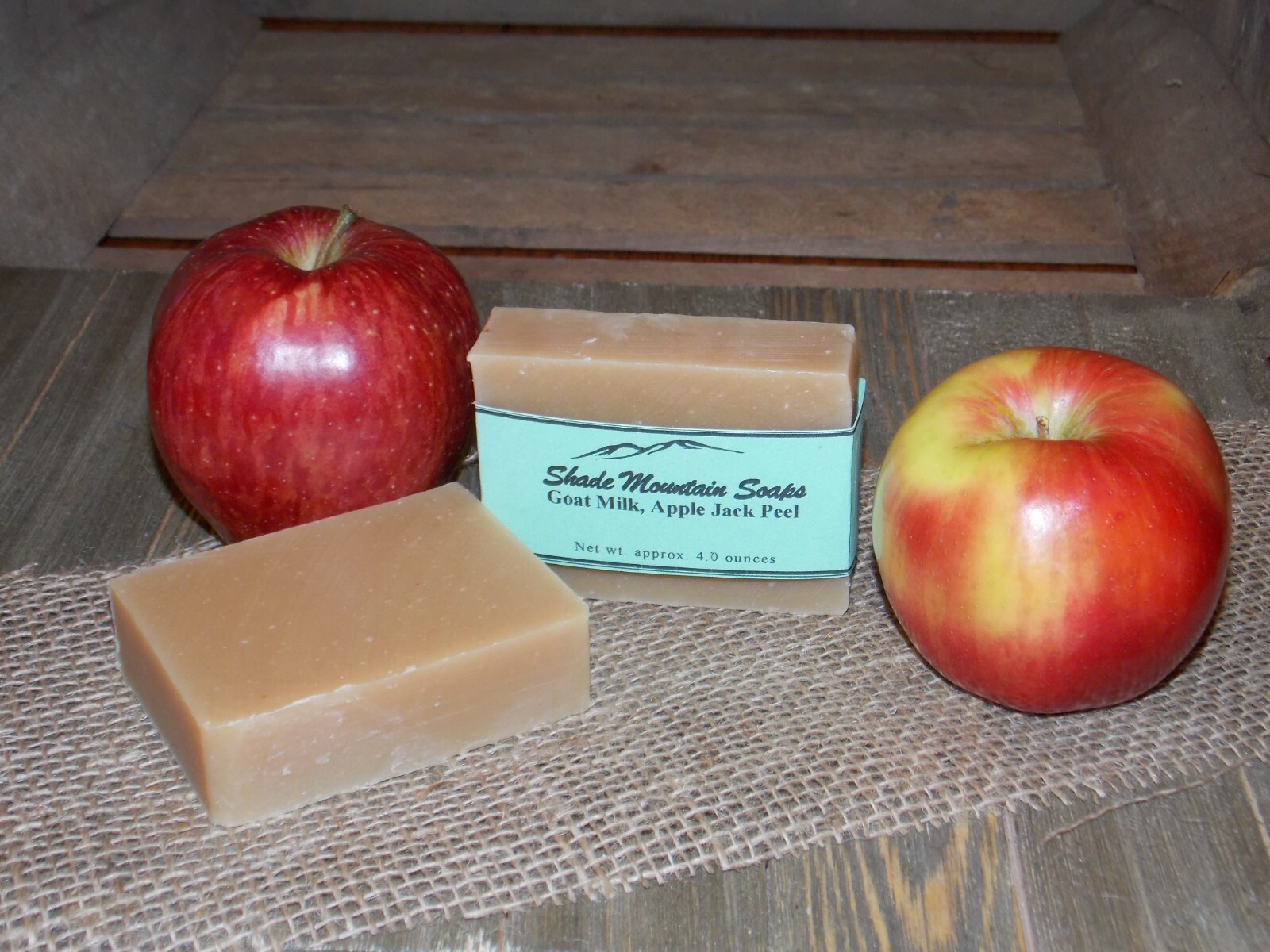 Goat Milk Soap Homemade / Handmade Moisturizing – 4 oz – Apple & Cinnamon