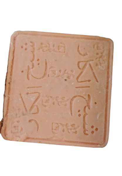 Natural soap made from olive oil and tulip flower perfume, containing 9 pieces f