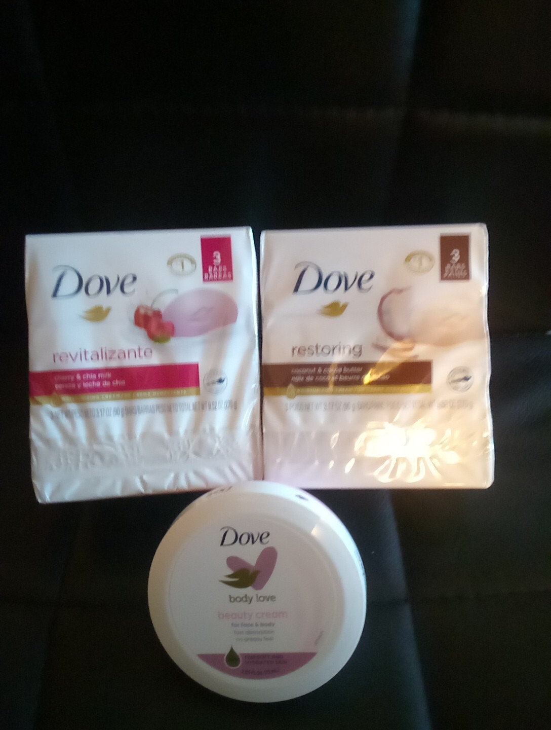 Dove Bar Soap Revitalizante Cherry & Chia Milk, Restoring Coconut/Cocoa Butter.