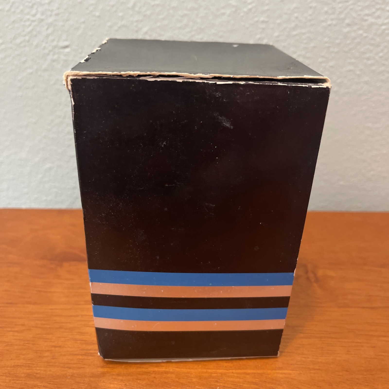 YVES SAINT LAURENT RIVE GAUCHE 4OZ X 2 VINTAGE SOAPS WITH BOX) – One Missing